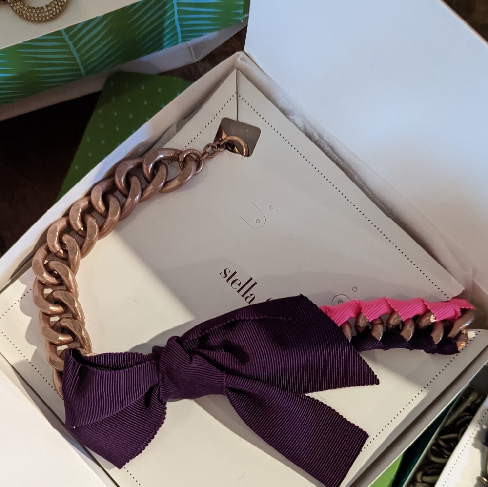 Stella and Dot Bella Bow Necklace